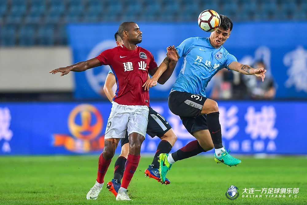  拜仁逆转绝杀登顶德甲积分榜  