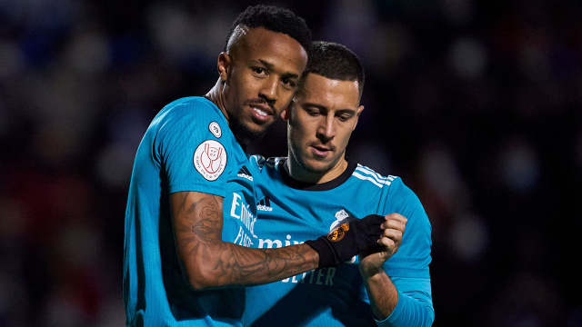  恩波利年轻门将高接低挡，多次扑救保住平局